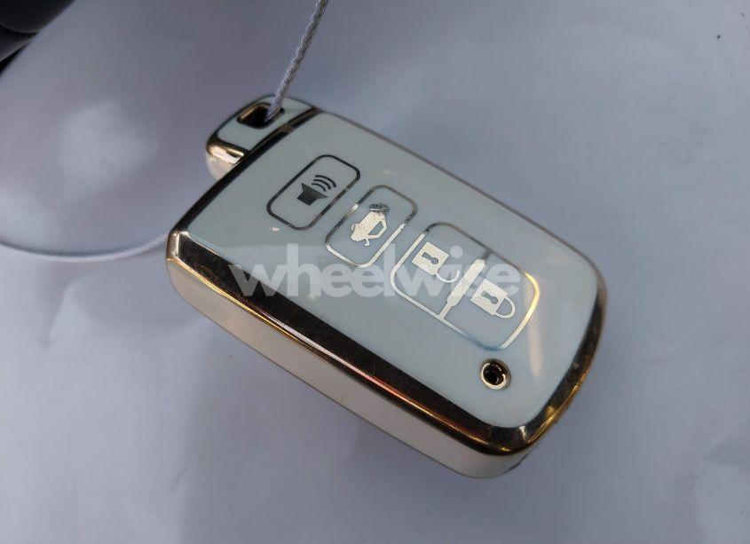 Photo 11 of 2018 Toyota Avalon HYBRID LIMITED (VIN 4T1BD1EB0JU062520)