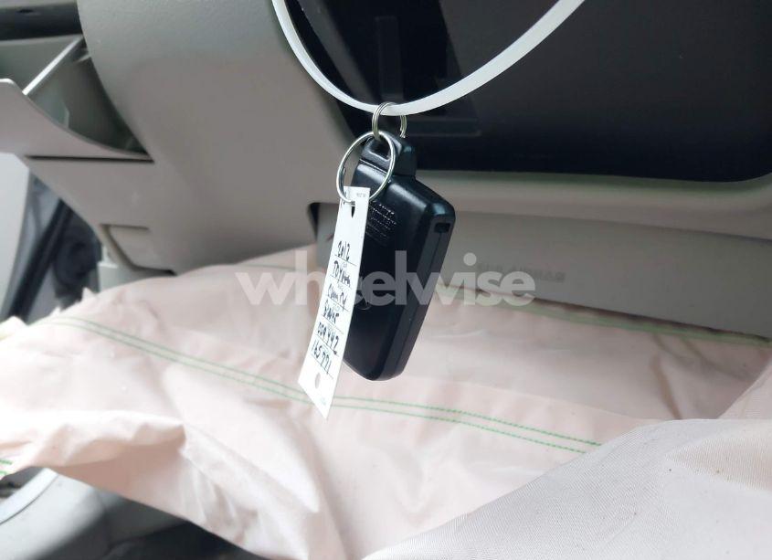 Photo 11 of 2012 Toyota Camry HYBRID LE (VIN 4T1BD1FK0CU059442)