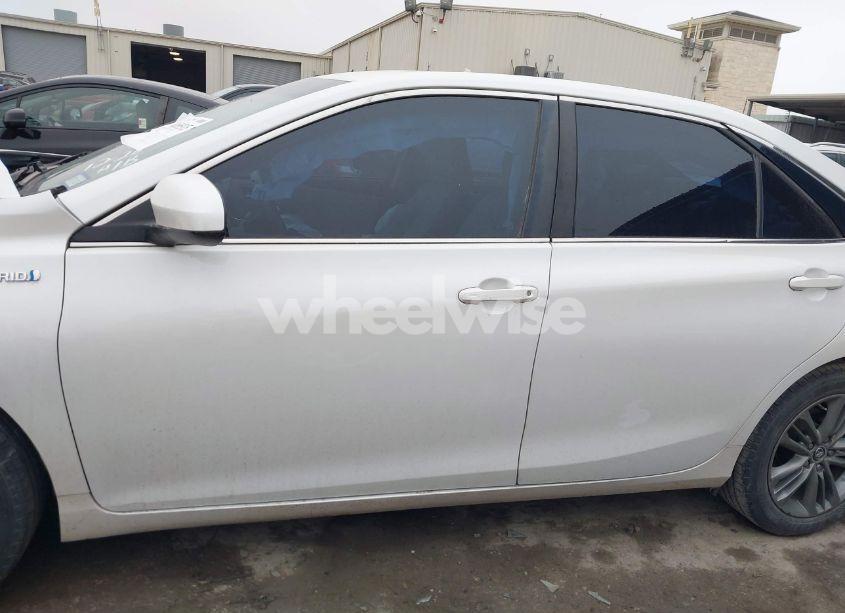 Photo 14 of 2015 Toyota Camry HYBRID/LE/XLE/SE (VIN 4T1BD1FK0FU175597)