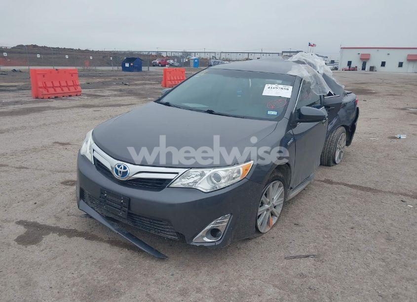 Photo 2 of 2014 Toyota Camry HYBRID XLE (VIN 4T1BD1FK1EU124950)