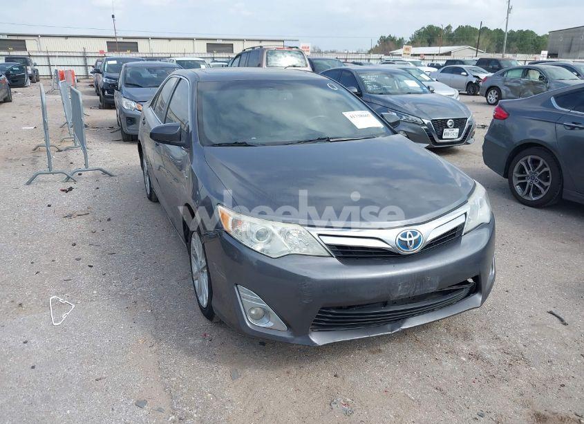 2014 Toyota Camry HYBRID XLE (VIN 4T1BD1FK2EU100303) main photo