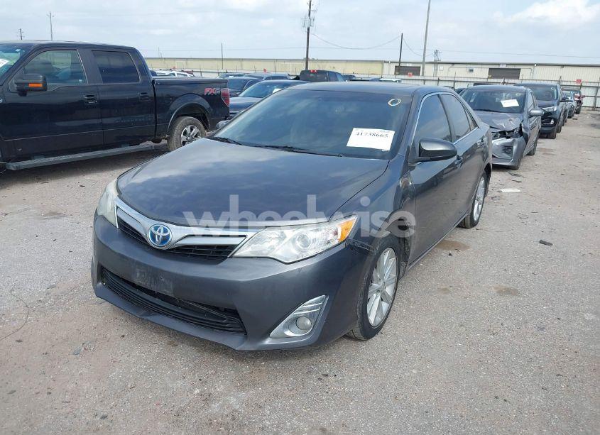 Photo 2 of 2014 Toyota Camry HYBRID XLE (VIN 4T1BD1FK2EU100303)