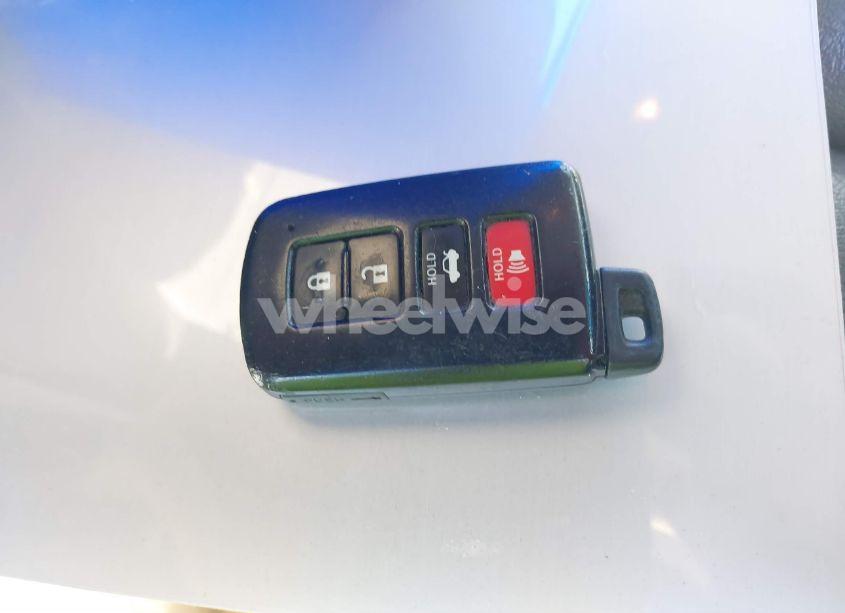 Photo 11 of 2016 Toyota Camry HYBRID LE (VIN 4T1BD1FK2GU185081)