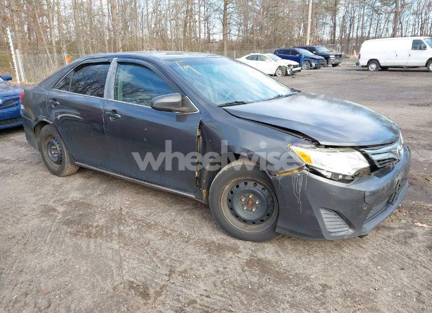 2014 Toyota Camry HYBRID LE (VIN 4T1BD1FK3EU099114) main photo