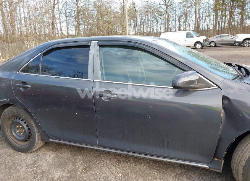 Photo 13 of 2014 Toyota Camry HYBRID LE (VIN 4T1BD1FK3EU099114)