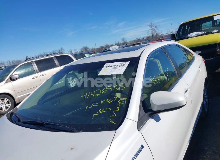 Photo 6 of 2016 Toyota Camry HYBRID XLE (VIN 4T1BD1FK3GU197823)