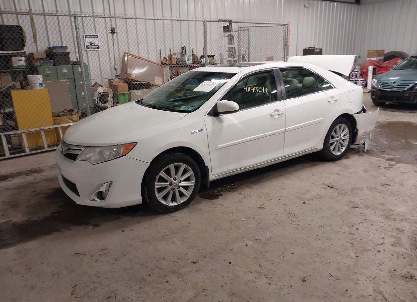 Photo 2 of 2013 Toyota Camry HYBRID XLE (VIN 4T1BD1FK4DU084748)