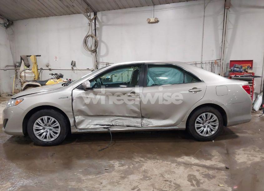 Photo 14 of 2014 Toyota Camry HYBRID LE (VIN 4T1BD1FK5EU105432)