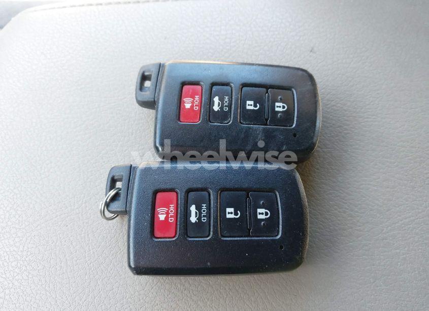 Photo 11 of 2012 Toyota Camry HYBRID XLE (VIN 4T1BD1FK6CU009757)