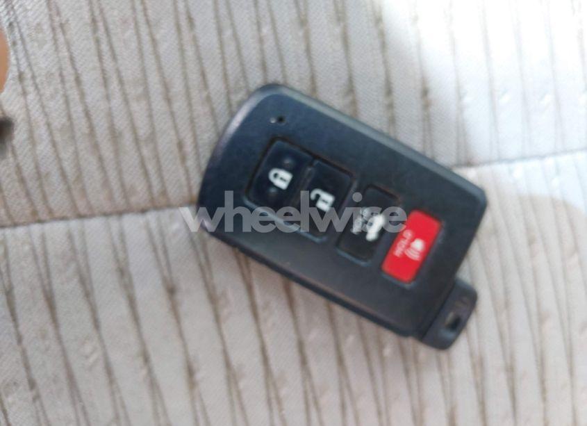 Photo 11 of 2012 Toyota Camry HYBRID XLE (VIN 4T1BD1FK7CU048776)