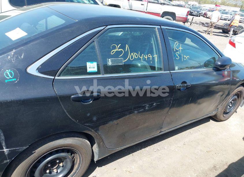 Photo 12 of 2015 Toyota Camry HYBRID LE (VIN 4T1BD1FK7FU159767)