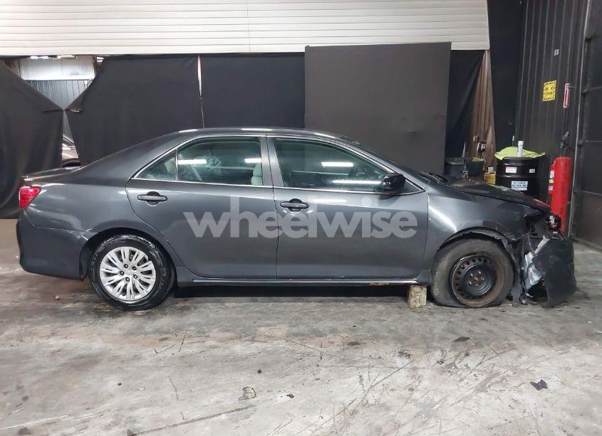 Photo 14 of 2014 Toyota Camry HYBRID LE (VIN 4T1BD1FK8EU139980)