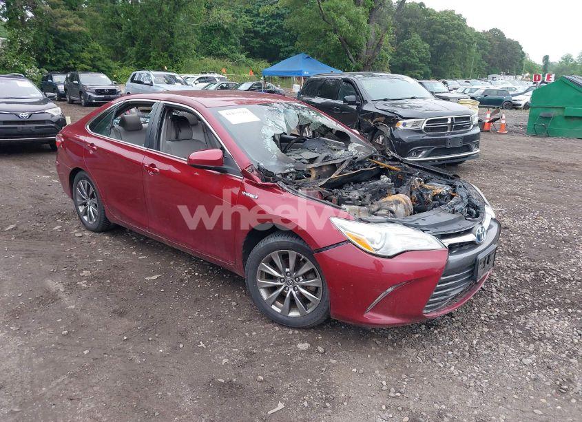 2015 Toyota Camry HYBRID XLE (VIN 4T1BD1FK8FU144386) main photo