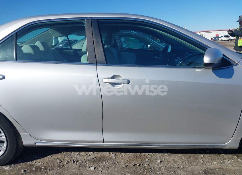 Photo 14 of 2012 Toyota Camry HYBRID LE (VIN 4T1BD1FK9CU028125)