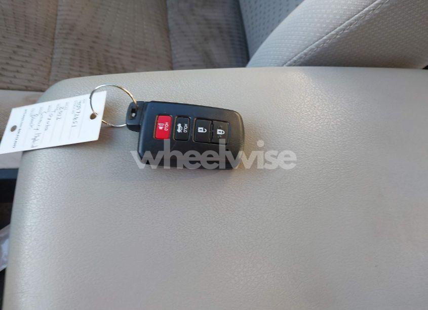 Photo 11 of 2012 Toyota Camry HYBRID LE (VIN 4T1BD1FKXCU030076)