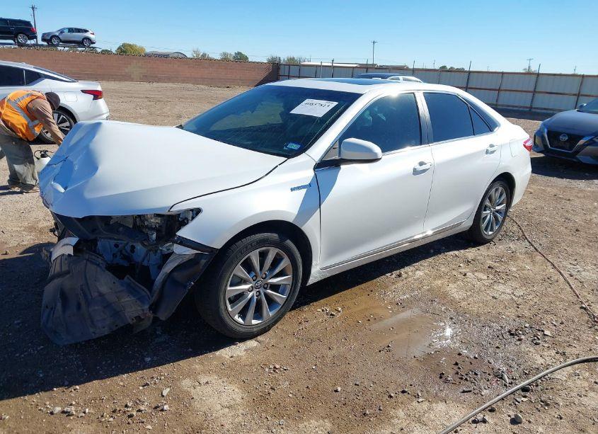 Photo 2 of 2016 Toyota Camry HYBRID XLE (VIN 4T1BD1FKXGU200328)