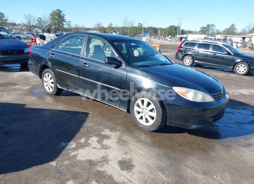 2002 Toyota Camry XLE (VIN 4T1BE30K02U066214) main photo