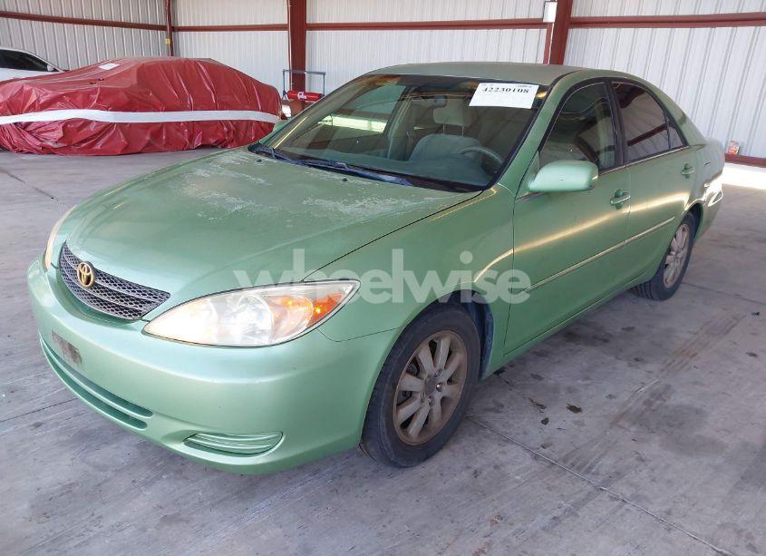 Photo 2 of 2002 Toyota Camry XLE (VIN 4T1BE30K02U096796)