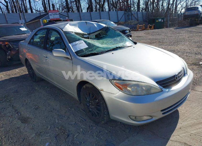 2003 Toyota Camry XLE (VIN 4T1BE30K03U146162) main photo