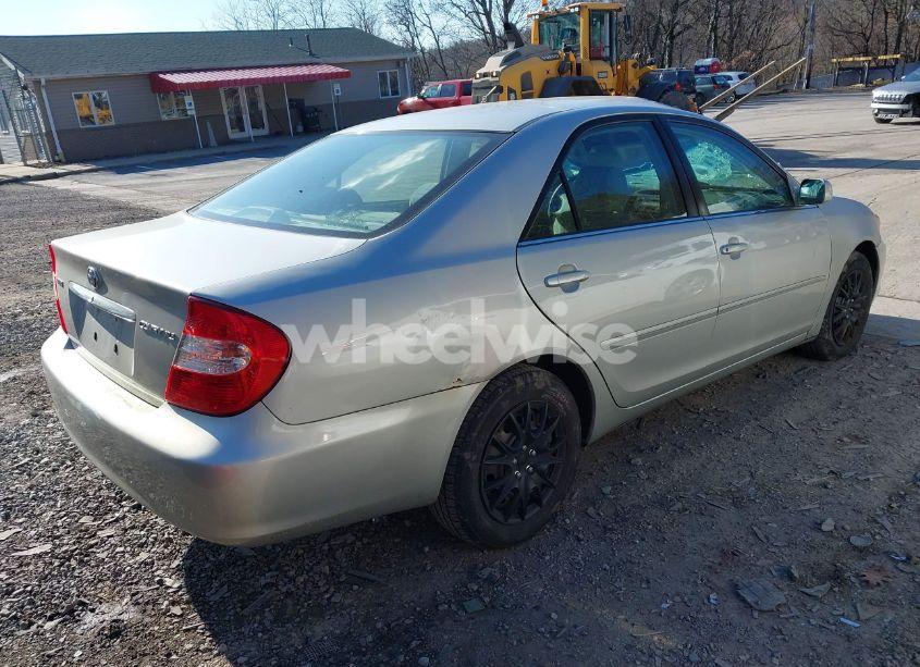 Photo 4 of 2003 Toyota Camry XLE (VIN 4T1BE30K03U146162)