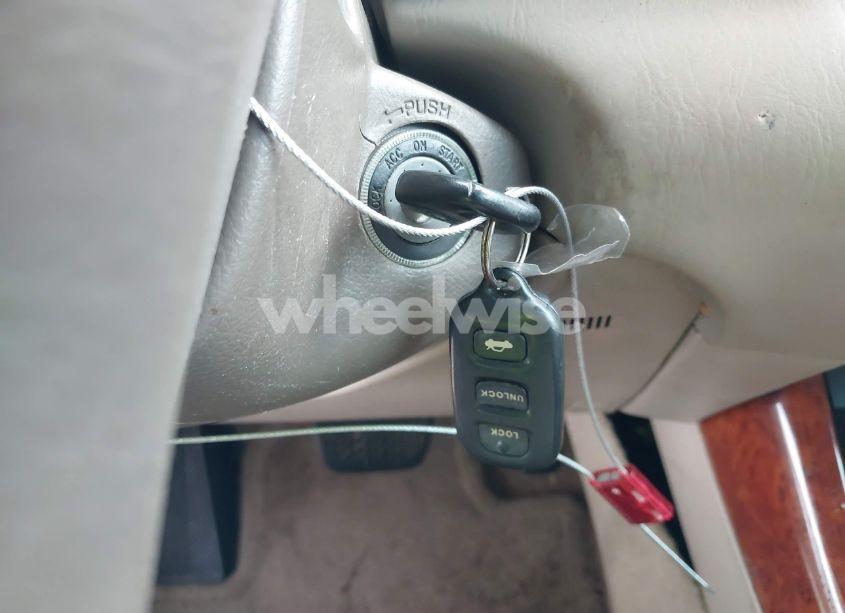Photo 11 of 2003 Toyota Camry XLE (VIN 4T1BE30K03U172860)