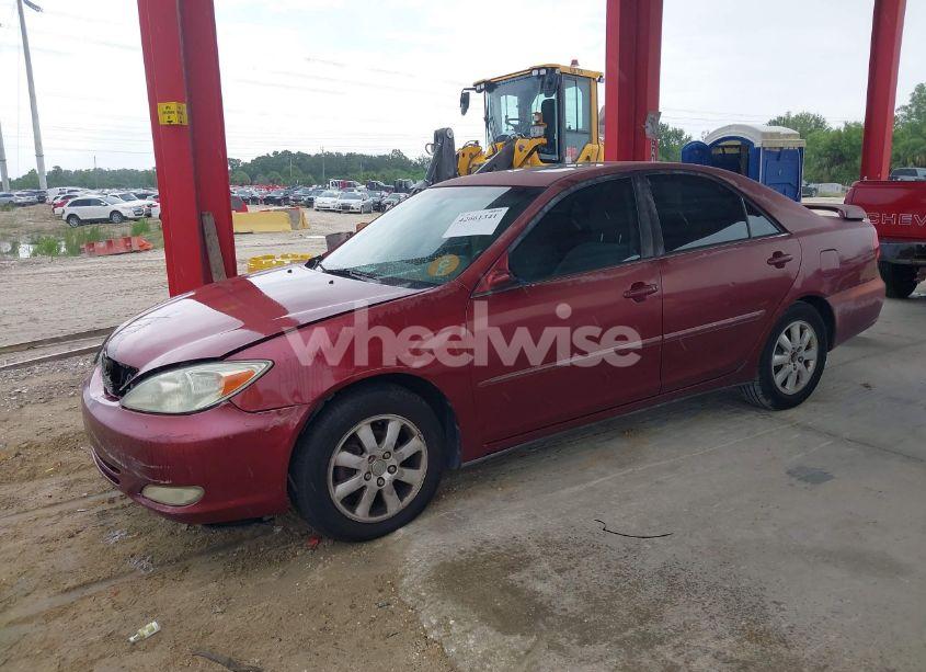 Photo 2 of 2003 Toyota Camry XLE (VIN 4T1BE30K03U172860)