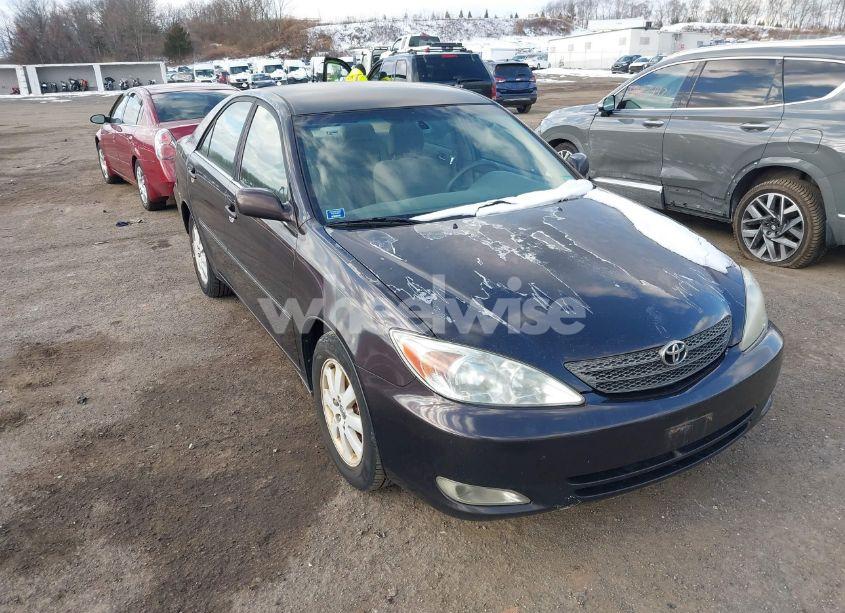 2003 Toyota Camry XLE (VIN 4T1BE30K03U651392) main photo