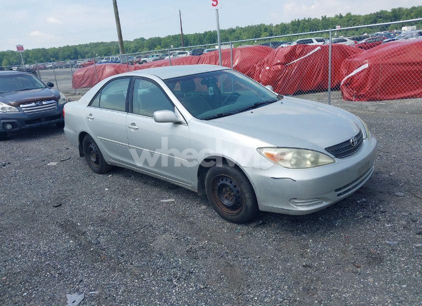 2003 Toyota Camry LE (VIN 4T1BE30K03U713437) main photo