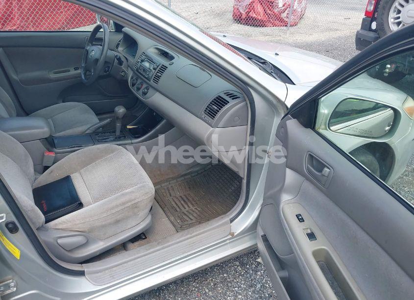 Photo 5 of 2003 Toyota Camry LE (VIN 4T1BE30K03U713437)