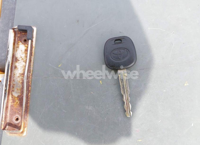 Photo 11 of 2004 Toyota Camry XLE (VIN 4T1BE30K04U349179)