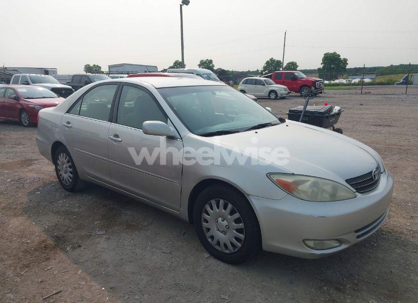 2004 Toyota Camry XLE (VIN 4T1BE30K04U823664) main photo