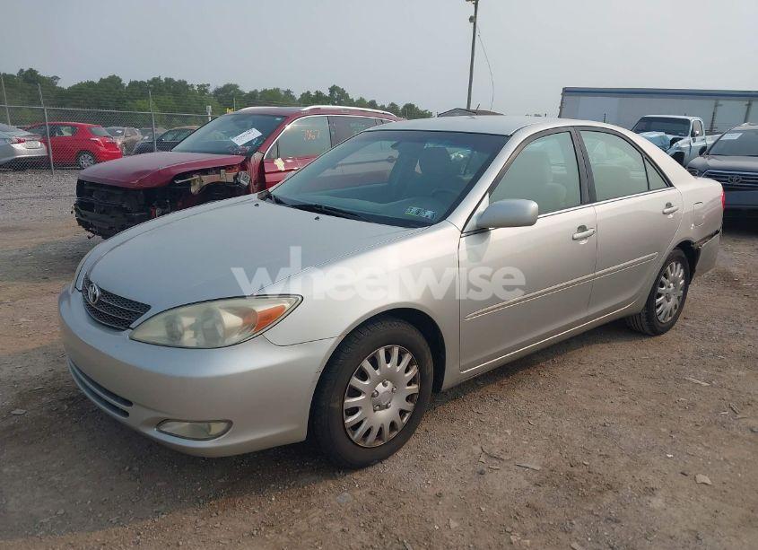 Photo 2 of 2004 Toyota Camry XLE (VIN 4T1BE30K04U823664)