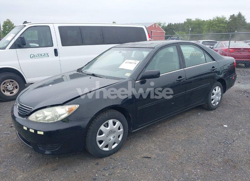 Photo 2 of 2005 Toyota Camry LE/SE/XLE (VIN 4T1BE30K05U402366)