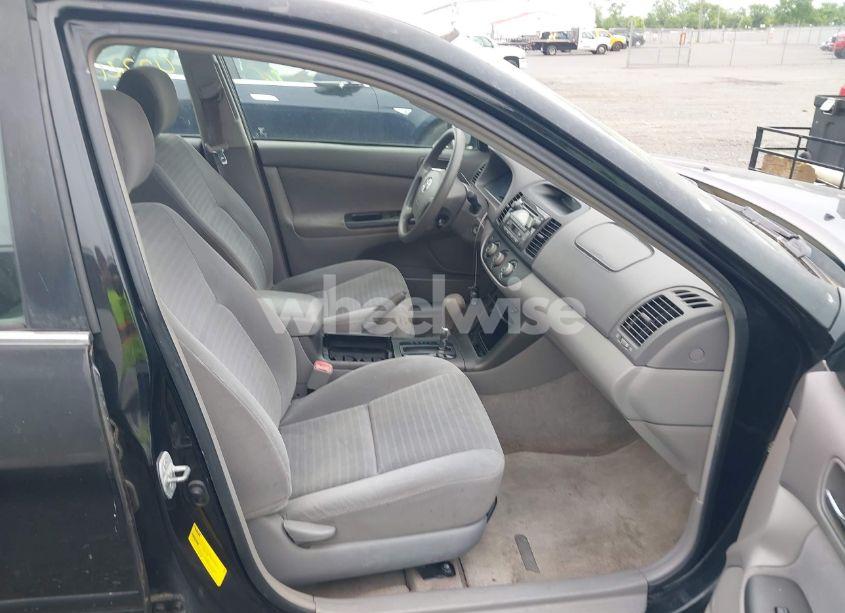 Photo 5 of 2005 Toyota Camry LE/SE/XLE (VIN 4T1BE30K05U402366)