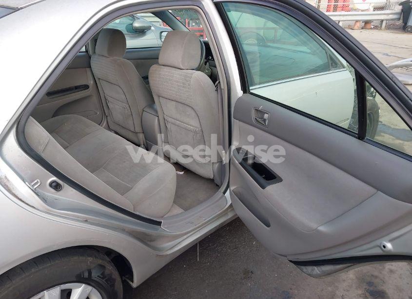 Photo 8 of 2005 Toyota Camry LE (VIN 4T1BE30K05U425016)