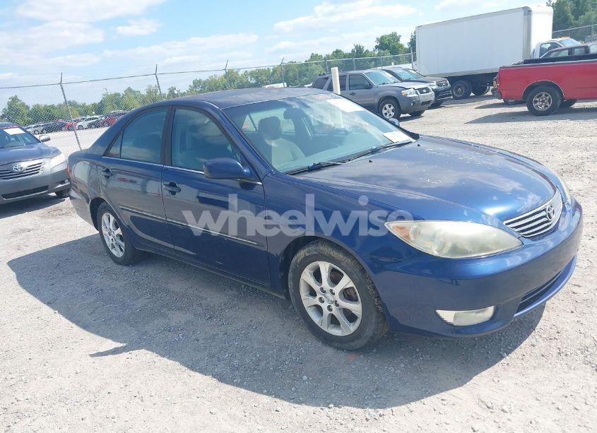 2005 Toyota Camry XLE (VIN 4T1BE30K05U432242) main photo