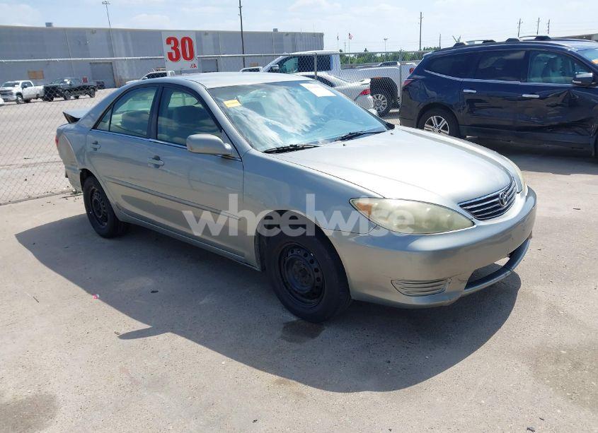 2005 Toyota Camry LE/SE/XLE (VIN 4T1BE30K05U581735) main photo