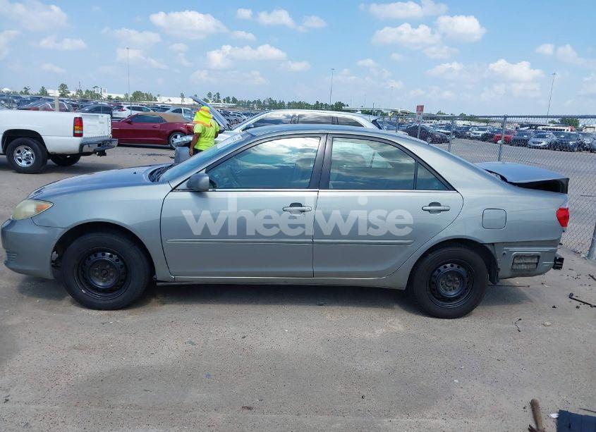 Photo 15 of 2005 Toyota Camry LE/SE/XLE (VIN 4T1BE30K05U581735)