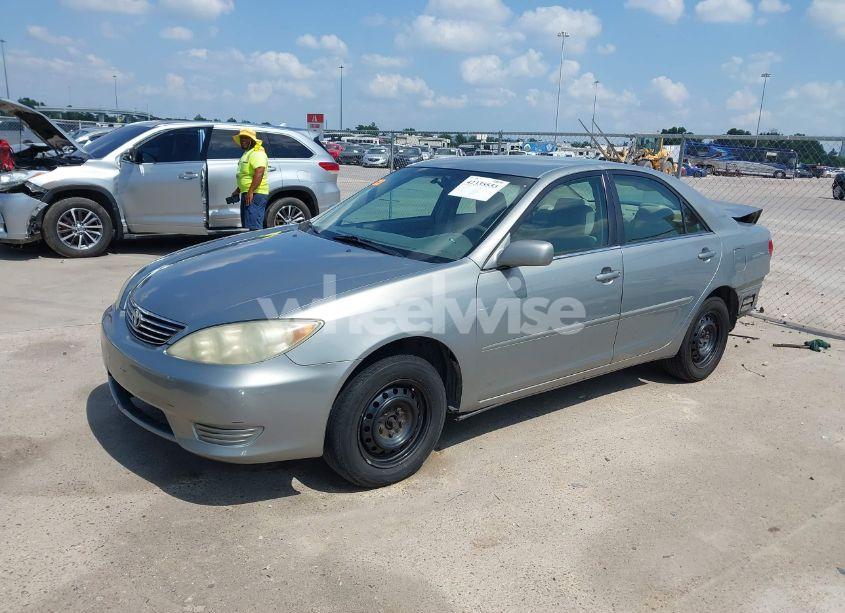 Photo 2 of 2005 Toyota Camry LE/SE/XLE (VIN 4T1BE30K05U581735)