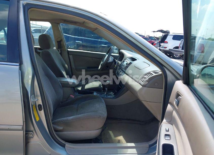 Photo 5 of 2005 Toyota Camry LE/SE/XLE (VIN 4T1BE30K05U581735)