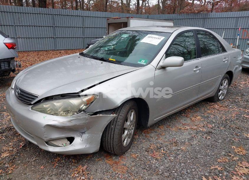 Photo 2 of 2005 Toyota Camry XLE (VIN 4T1BE30K05U942381)