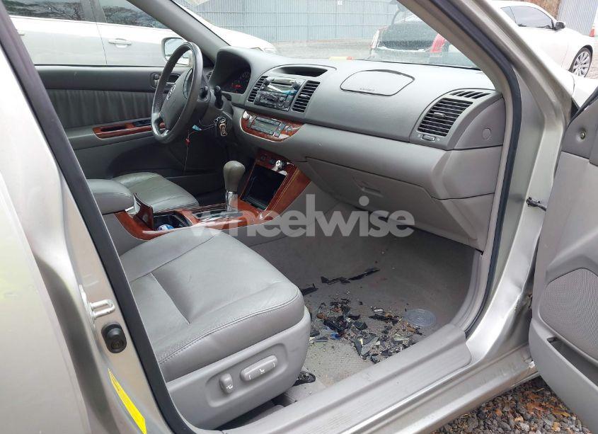 Photo 5 of 2005 Toyota Camry XLE (VIN 4T1BE30K05U942381)