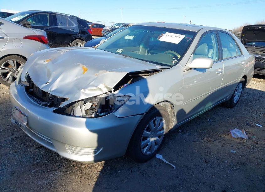 Photo 2 of 2005 Toyota Camry LE (VIN 4T1BE30K05U943529)