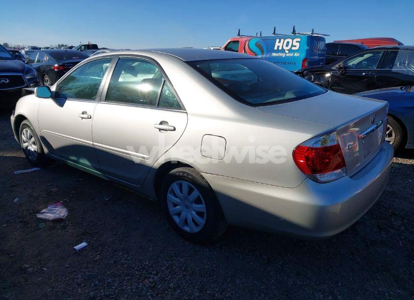 Photo 3 of 2005 Toyota Camry LE (VIN 4T1BE30K05U943529)