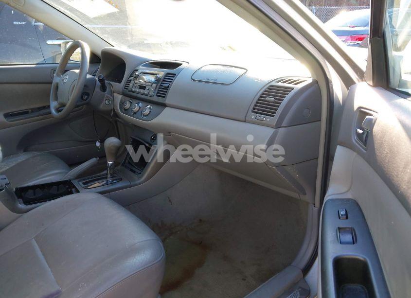 Photo 5 of 2005 Toyota Camry LE (VIN 4T1BE30K05U943529)