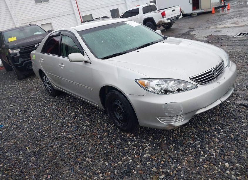2005 Toyota Camry LE (VIN 4T1BE30K05U986297) main photo