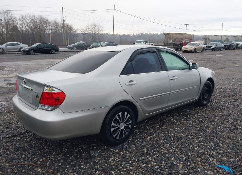 Photo 4 of 2005 Toyota Camry LE (VIN 4T1BE30K05U986297)