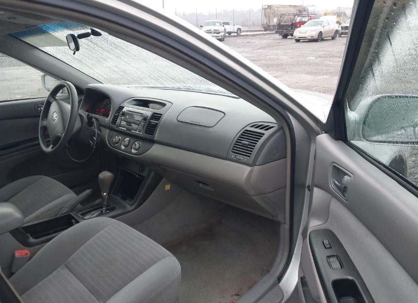 Photo 5 of 2005 Toyota Camry LE (VIN 4T1BE30K05U986297)