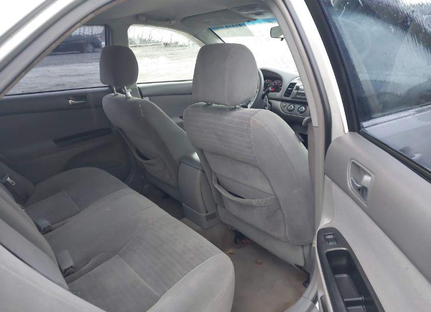 Photo 8 of 2005 Toyota Camry LE (VIN 4T1BE30K05U986297)