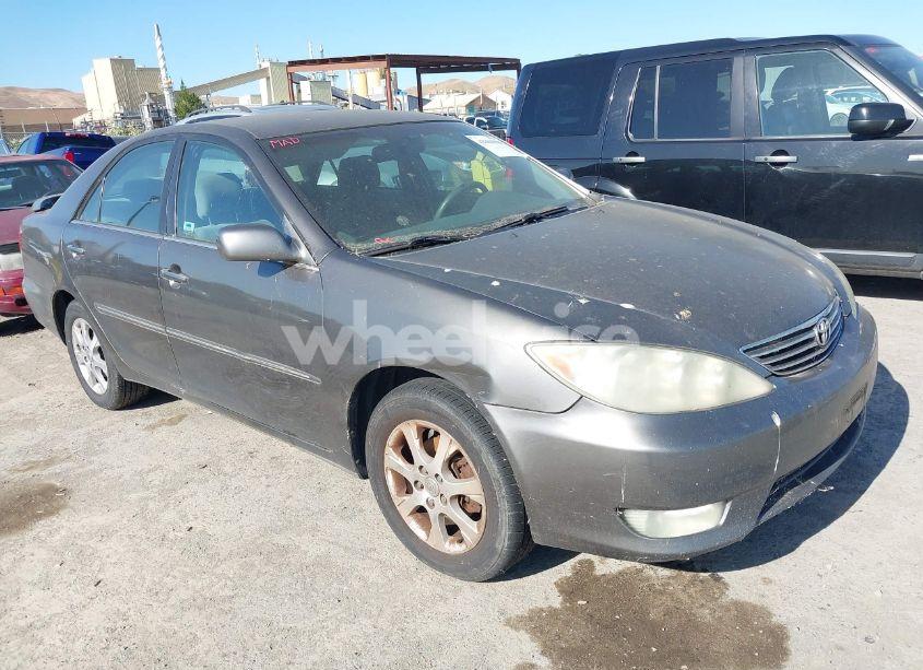 2006 Toyota Camry XLE (VIN 4T1BE30K06U656063) main photo
